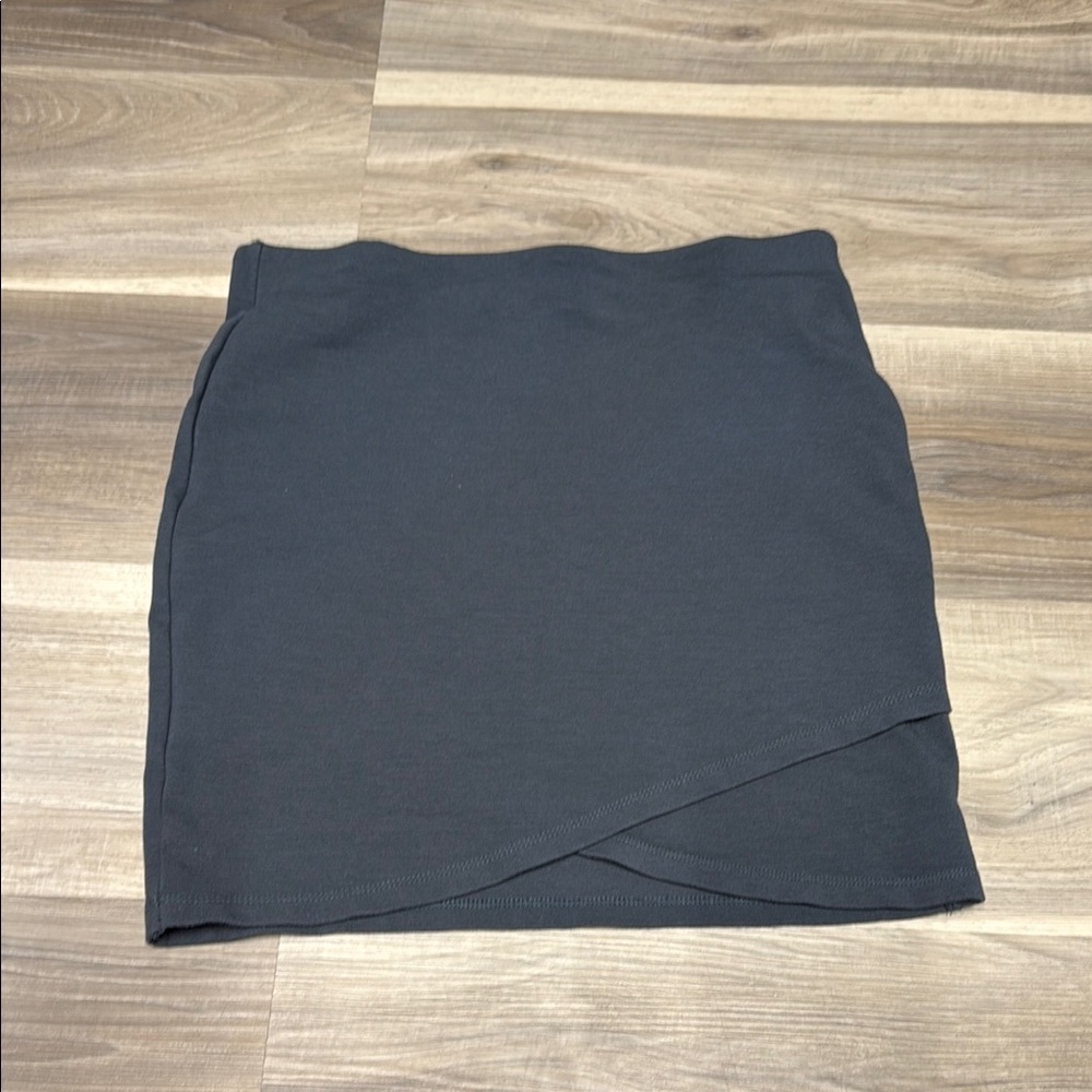 Aritzia Talula mini skirt size medium
